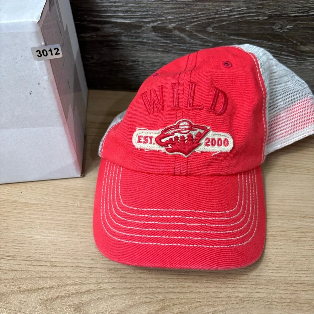 Minnesota Wild Hat Cap Snap Back‎ Womens Pink Red NHL Hockey '47 Adjustable